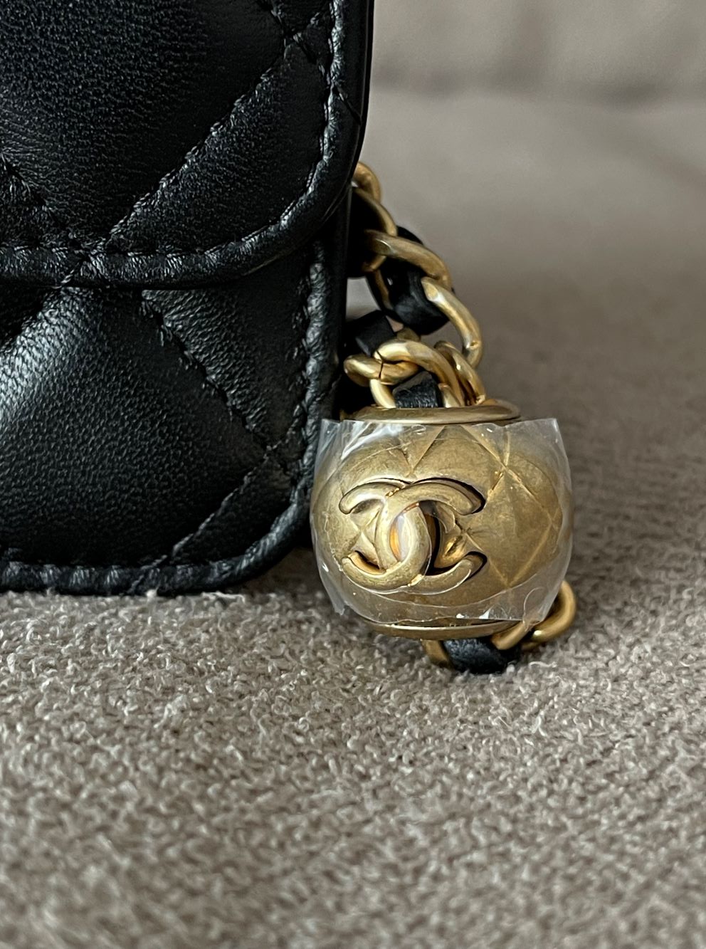 chanel quilted wallet on chain black