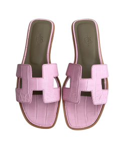 Alternative view of Hermes Oran Sandal Bubblegum Matte Alligator