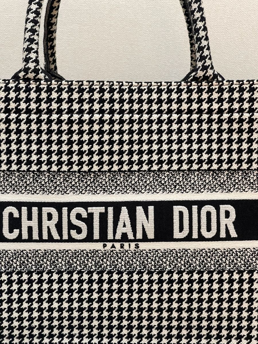 Dior Book Tote Medium - Image 2