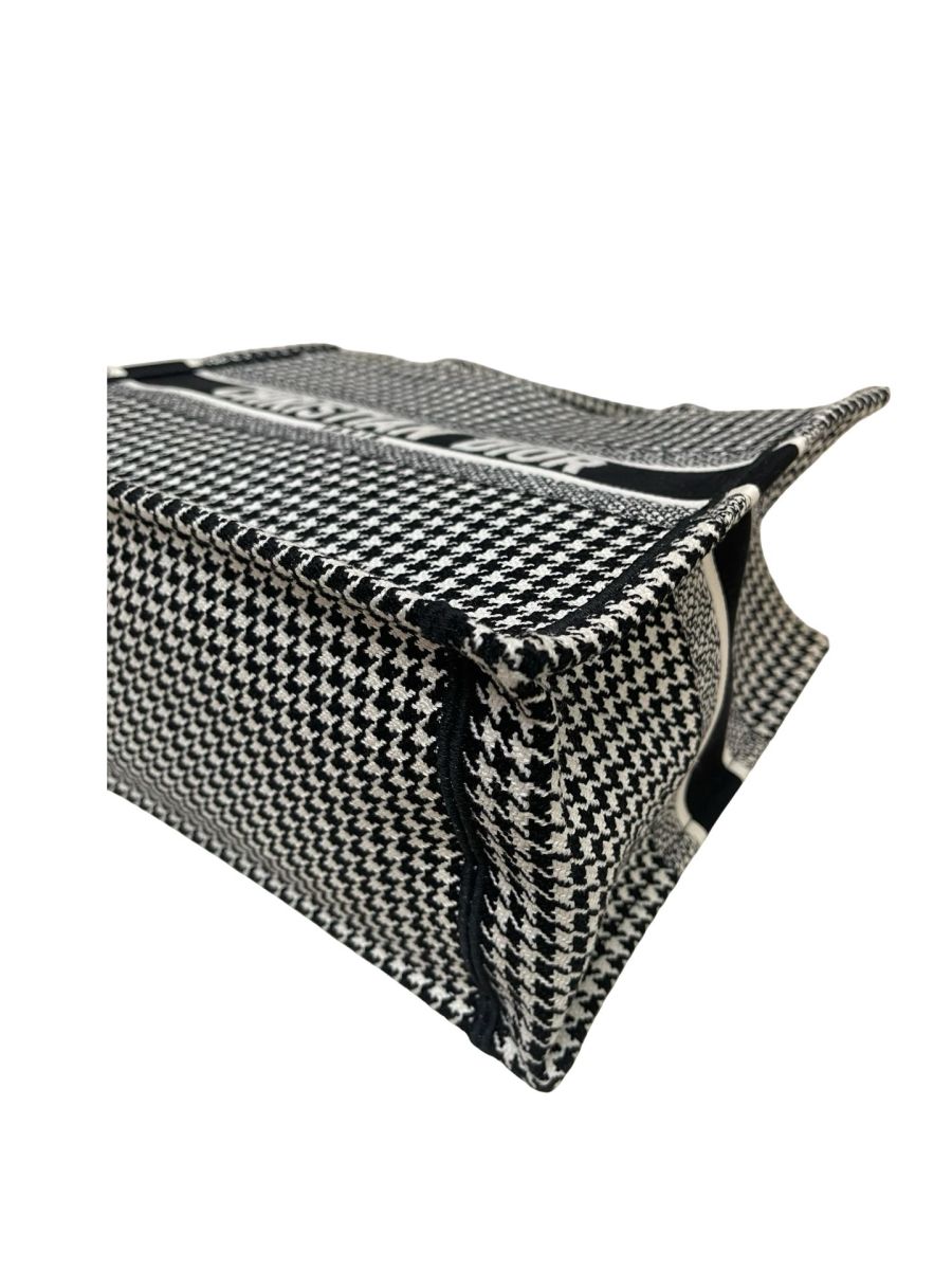Dior Book Tote Medium - Image 12