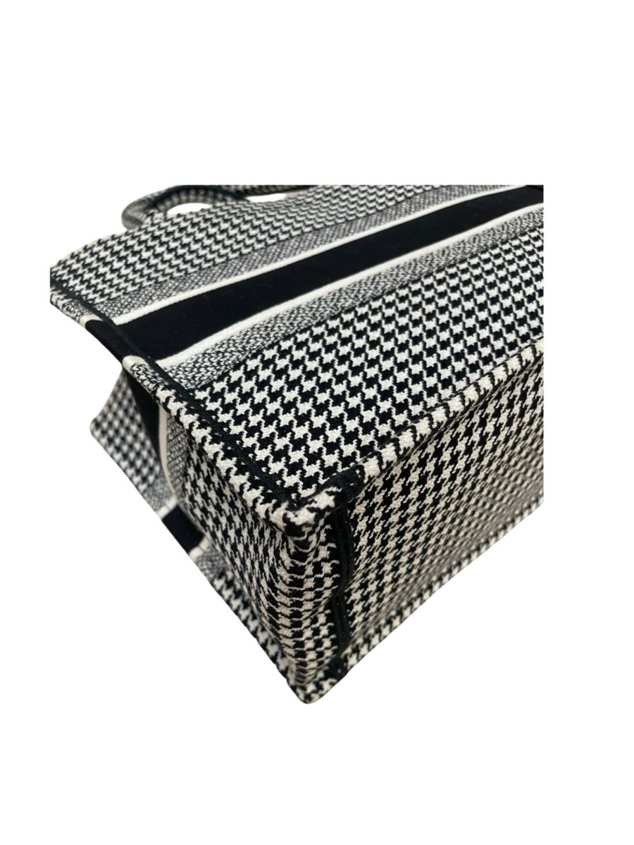 Dior Book Tote Medium - Image 10